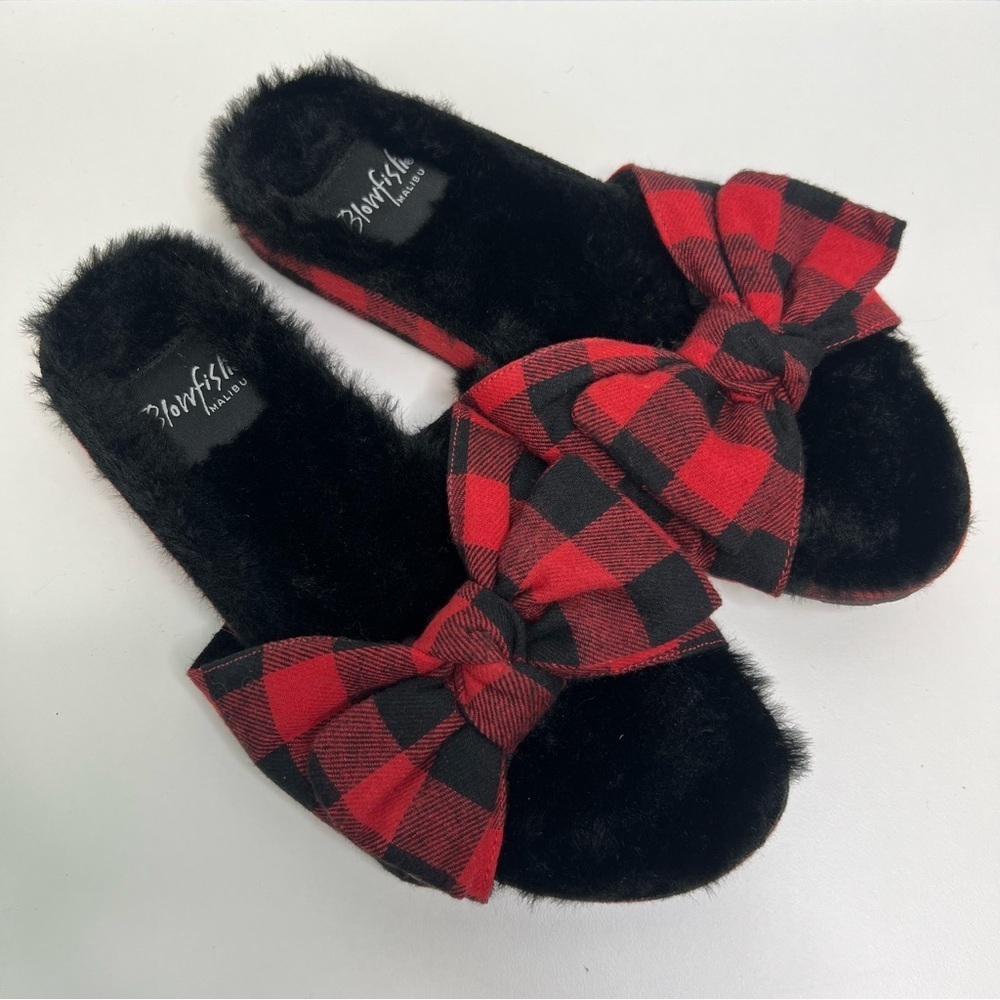 Blowfish Malibu Fuzzy Slippers Black Red Plaid Bow Size 9 NEW